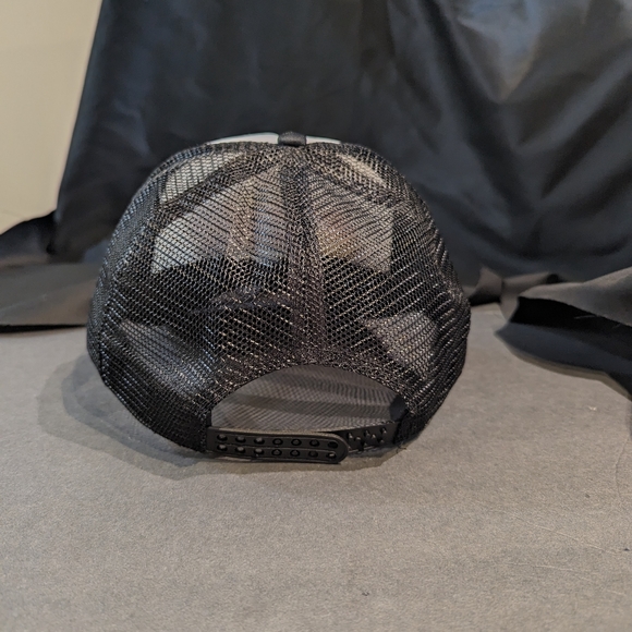 I Love Hot Moms Baseball Cap Printed Mesh Trucker Hat Breathable Adjustable Suns - Picture 3 of 3